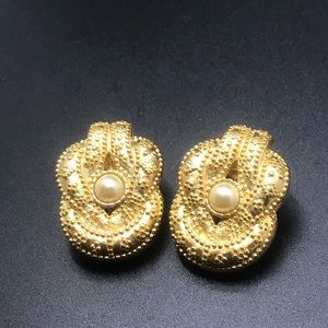 Vintage 1980’s Signed KJL Gold Toned Pearl Earrings